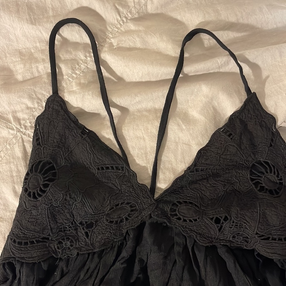 Flowy Backless Top - Picture 3 of 5
